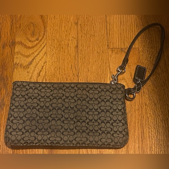 Vintage Coach Wristlet - Picture 3 of 4